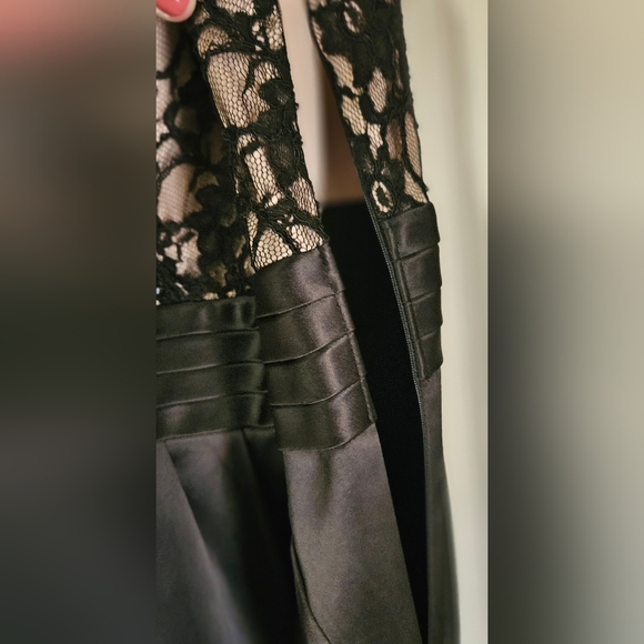 DRESSBARN COLLECTION Black Lace Overlay Sizeleevess Holiday Cocktail Dress 16 - Picture 6 of 8